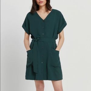 Short-Sleeved Chiffon Belted Dress in Deep Green